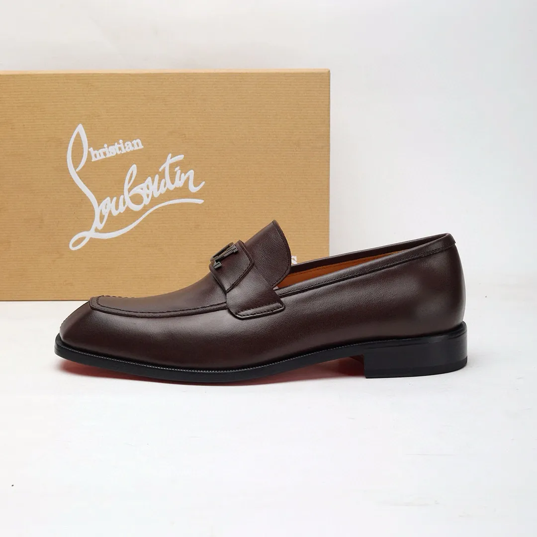 Batch 1,080 yuan 💰••New real shots••CL～High-end men’s 👔casual•loafers with red soles! ••🆑Genuine and top-quality goods from original orders ••✅💯 Purchase goods from top-quality original orders! Original imported patterned cowhide ➕Imported cowhide lining ➕Cowhide feet ➕Original leather outsole~🉑️Feel free to compare the authentic ones! Size: 38-44 (45.46.47 can be customized)